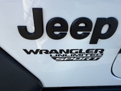 Used 2021 Jeep Wrangler Unlimited Sport image 13