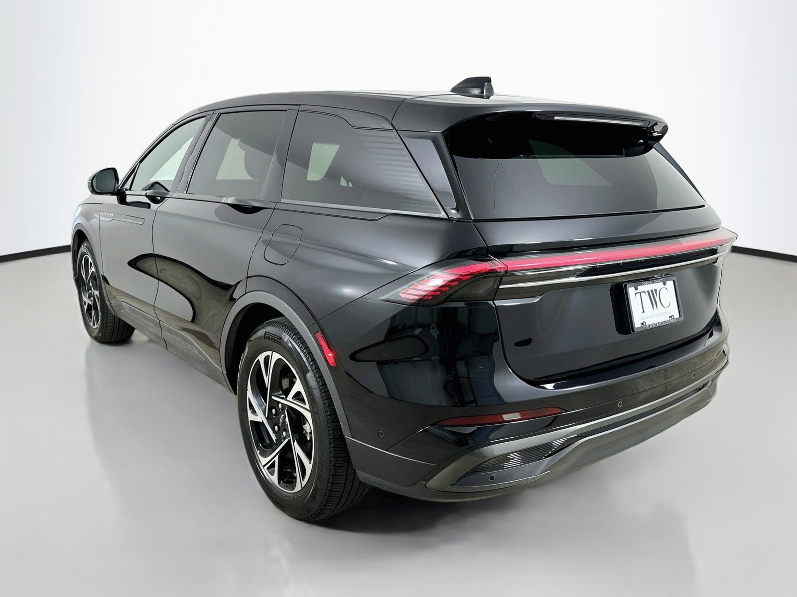 Used 2024 Lincoln Nautilus Premier w/ Equipment Group 102A AWD/4WD image 7