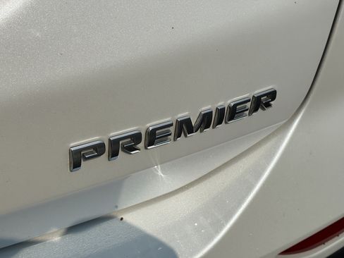 Used 2024 Chevrolet Equinox Premier FWD image 12