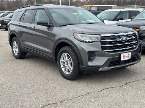 New 2026 Ford Explorer Active AWD/4WD image 2
