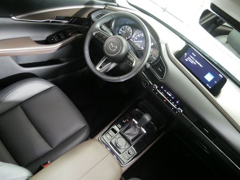 Certified 2025 MAZDA CX-30 2.5 Turbo w/ Premium Plus Pkg image 9