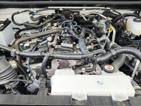 Used 2025 Toyota 4Runner SR5 AWD/4WD image 37