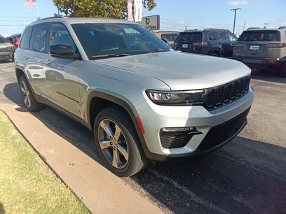 Used 2025 Jeep Grand Cherokee Limited w/ Black Appearance Package