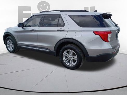 Used 2022 Ford Explorer XLT w/ Equipment Group 202A AWD/4WD image 6