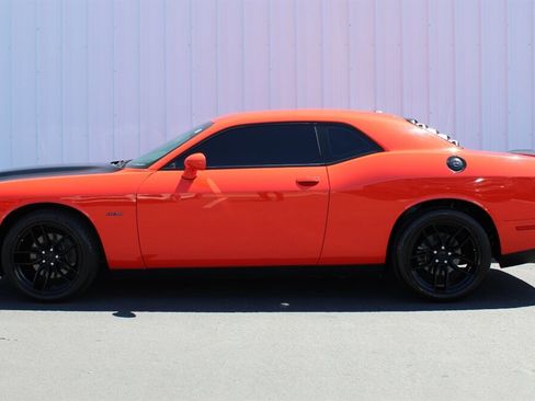 Used 2017 Dodge Challenger R/T w/ Blacktop Package RWD image 4