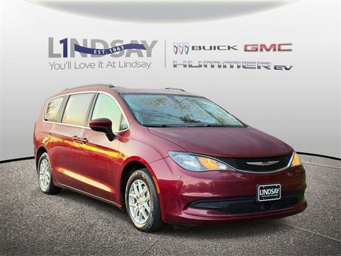 Used 2021 Chrysler Voyager Lxi image 1