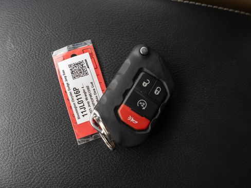 Used 2023 Jeep Wrangler Unlimited Sahara w/ Cold Weather Group AWD/4WD image 31