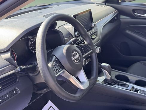 Used 2025 Nissan Altima 2.5 SV AWD/4WD image 17