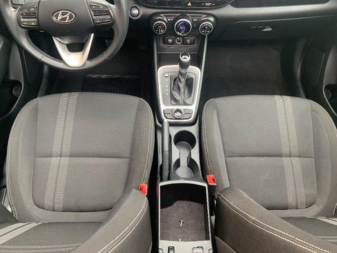 Used 2025 Hyundai Venue SEL FWD image 17