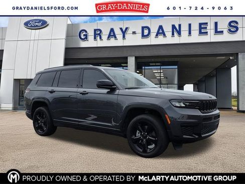 Used 2023 Jeep Grand Cherokee L Laredo RWD image 1