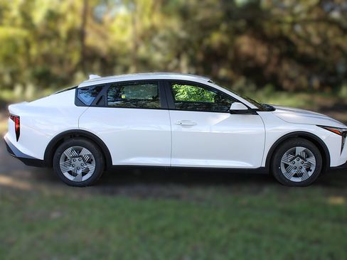 New 2026 Kia K4 FWD image 5