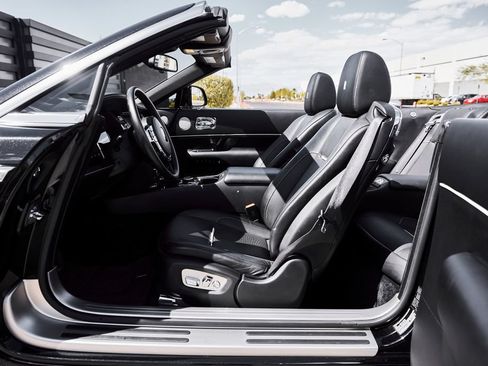 Used 2018 Rolls-Royce Dawn RWD image 28