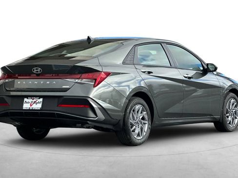 Used 2026 Hyundai Elantra Hybrid FWD image 8