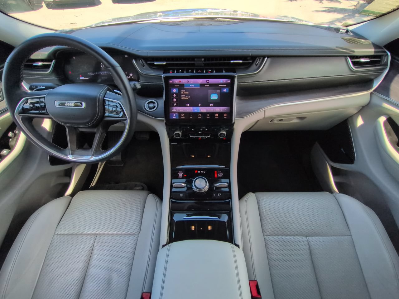 Used 2022 Jeep Grand Cherokee L Overland w/ Luxury Tech Group IV AWD/4WD image 15