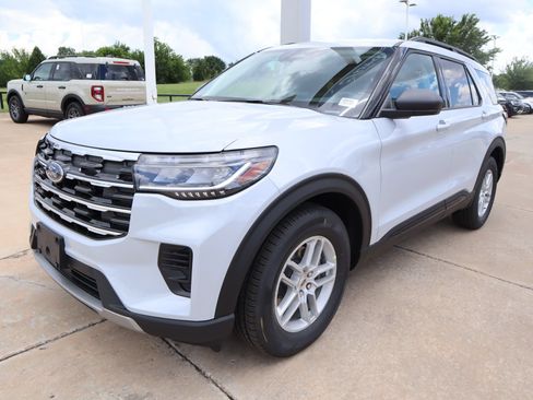 New 2026 Ford Explorer Active RWD image 12