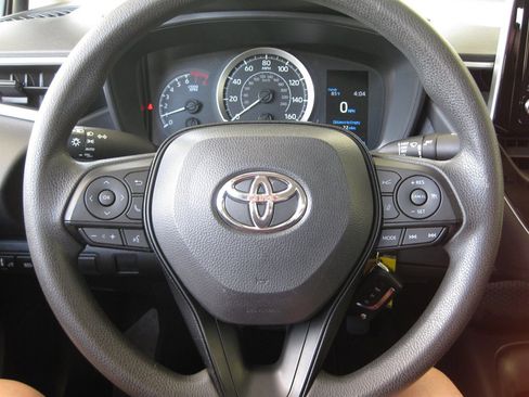Used 2020 Toyota Corolla LE FWD image 11