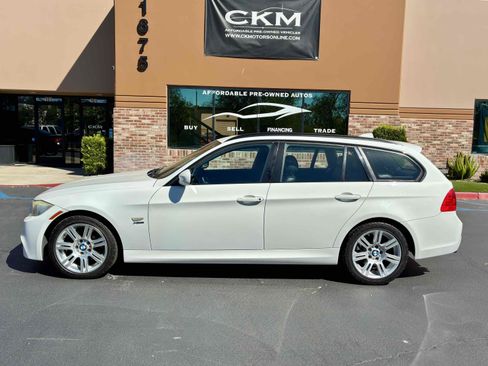 Used 2011 BMW 328i xDrive Wagon AWD/4WD image 3