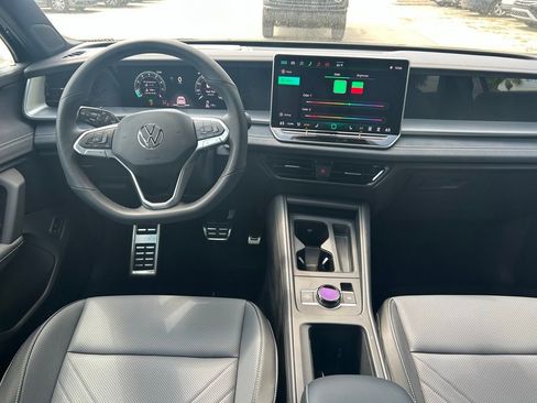 New 2026 Volkswagen Tiguan SE R-Line FWD image 9