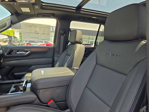 New 2026 GMC Yukon Denali w/ Sun & Power Step Package AWD/4WD image 5
