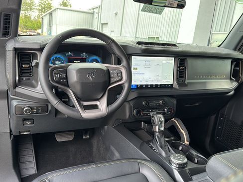 New 2025 Ford Bronco Badlands image 23