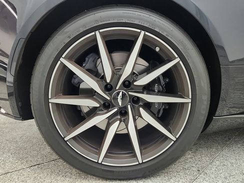 Used 2017 Aston Martin DB11 V12 RWD image 44