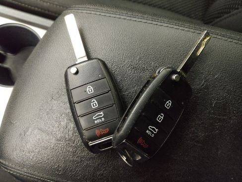 Used 2020 Kia Optima LX image 32