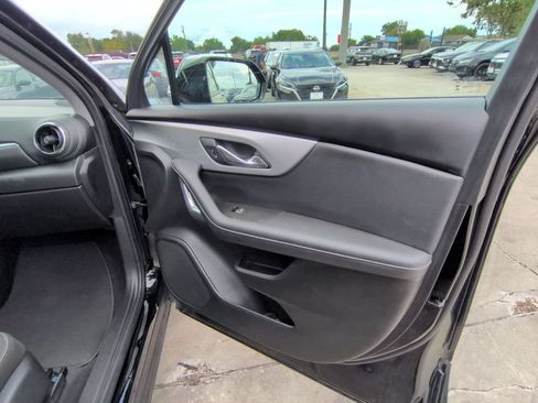 Used 2025 Chevrolet Blazer LT FWD image 32