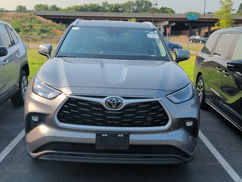 Certified 2026 Toyota Highlander XLE AWD/4WD image 8