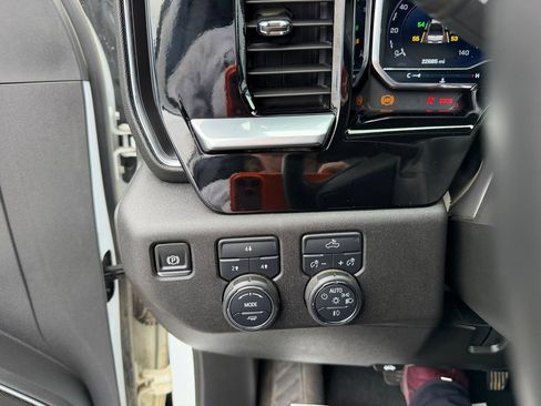Used 2025 Chevrolet Silverado 2500 LT w/ Convenience Package AWD/4WD image 16