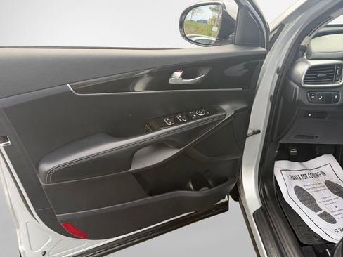 Used 2019 Kia Sorento AWD image 14