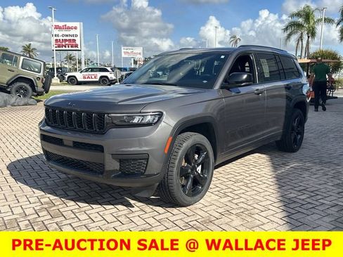 Used 2024 Jeep Grand Cherokee L Altitude AWD/4WD image 3