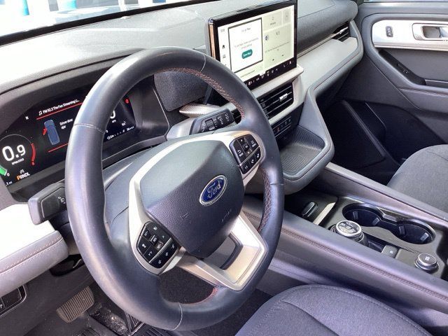 Used 2025 Ford Explorer Active AWD/4WD image 27