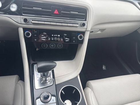 Used 2025 Genesis G70 2.5T AWD/4WD image 7
