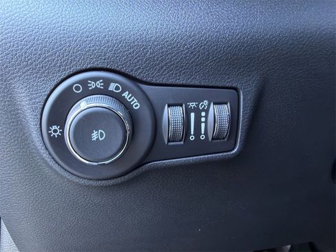 New 2026 Jeep Compass Latitude image 18