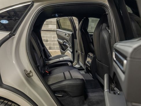 Used 2021 Porsche Cayenne Turbo S image 58