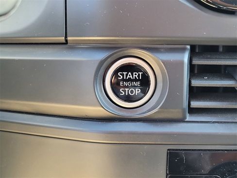 Used 2024 Nissan Pathfinder S image 19