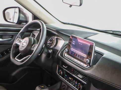 Used 2024 Nissan Rogue SV image 25