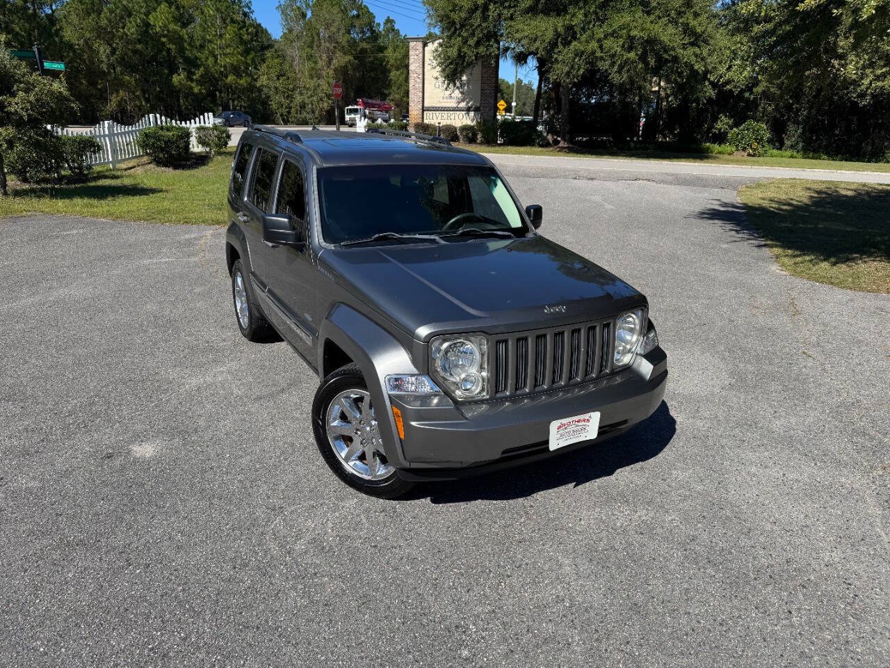 Used 2012 Jeep Liberty Sport AWD/4WD image 38