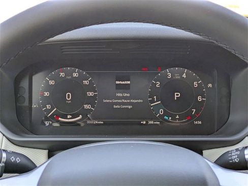 New 2025 Land Rover Discovery Dynamic SE image 8