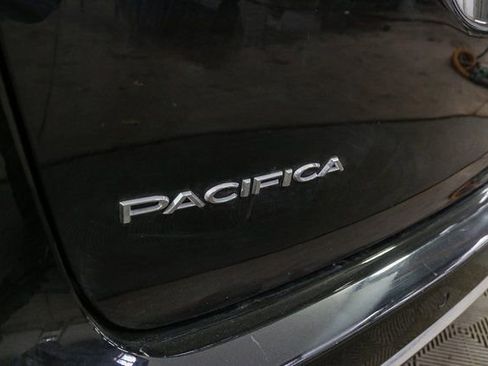Used 2023 Chrysler Pacifica Limited image 9