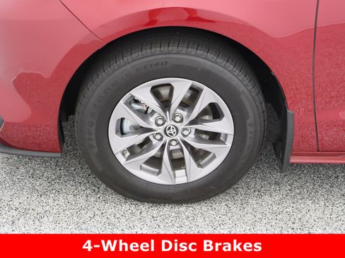 Certified 2025 Toyota Sienna LE image 11