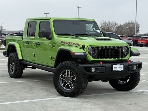 Used 2025 Jeep Gladiator Mojave image 2