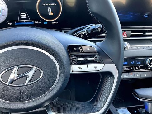 Used 2022 Hyundai Elantra Limited w/ Preferred Accessory Package image 24