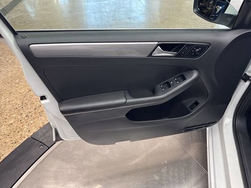Used 2017 Volkswagen Jetta S image 16