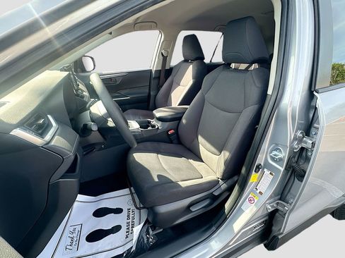 Used 2019 Toyota RAV4 LE FWD image 15