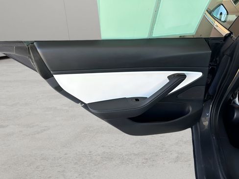 Used 2020 Tesla Model 3 Standard Range image 25