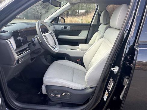 New 2025 Hyundai Santa Fe Calligraphy image 9