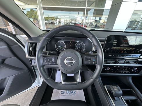 Used 2023 Nissan Pathfinder SL AWD/4WD image 12