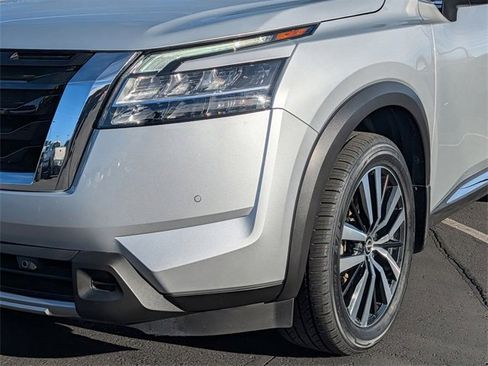 Used 2024 Nissan Pathfinder Platinum image 2