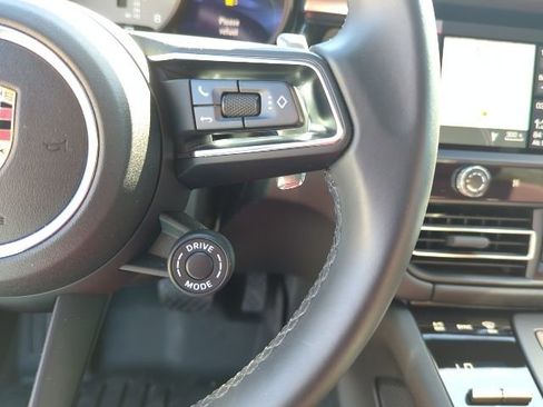 Used 2025 Porsche Macan S image 13